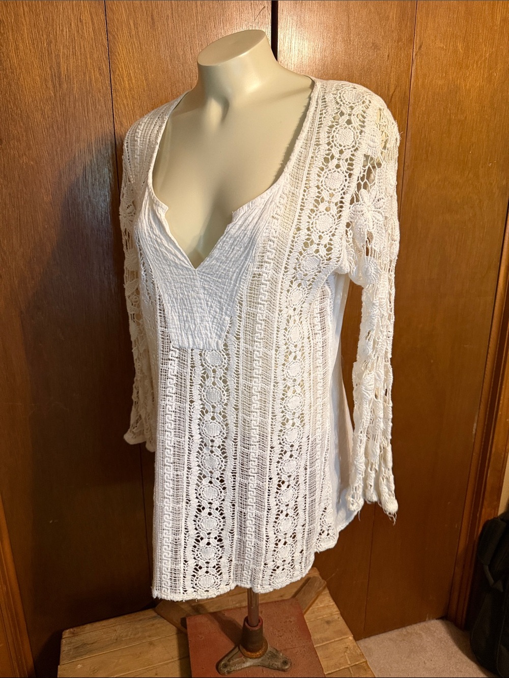 Women's White Crochet Knit V-Neck Top/Swim Cover